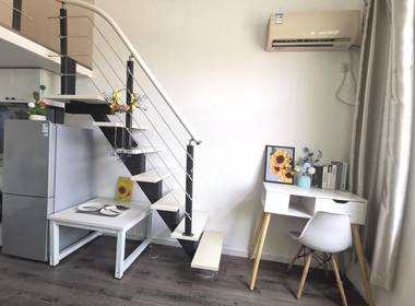 鹤立西路1-9幢 1室0厅1卫