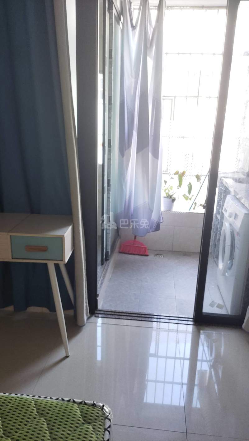 江夏村四约3-3号6248047卧室窗户图7