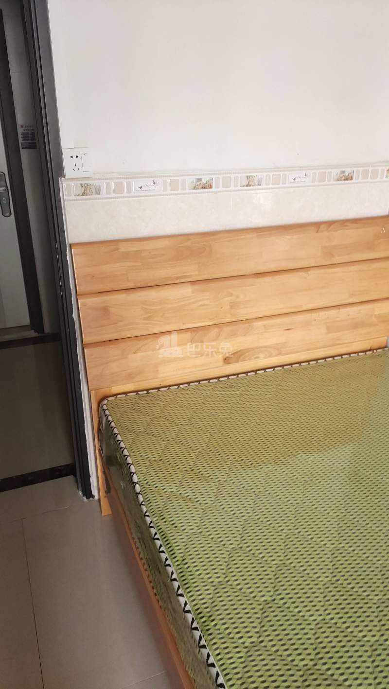 江夏村四约3-3号6248047卧室图2