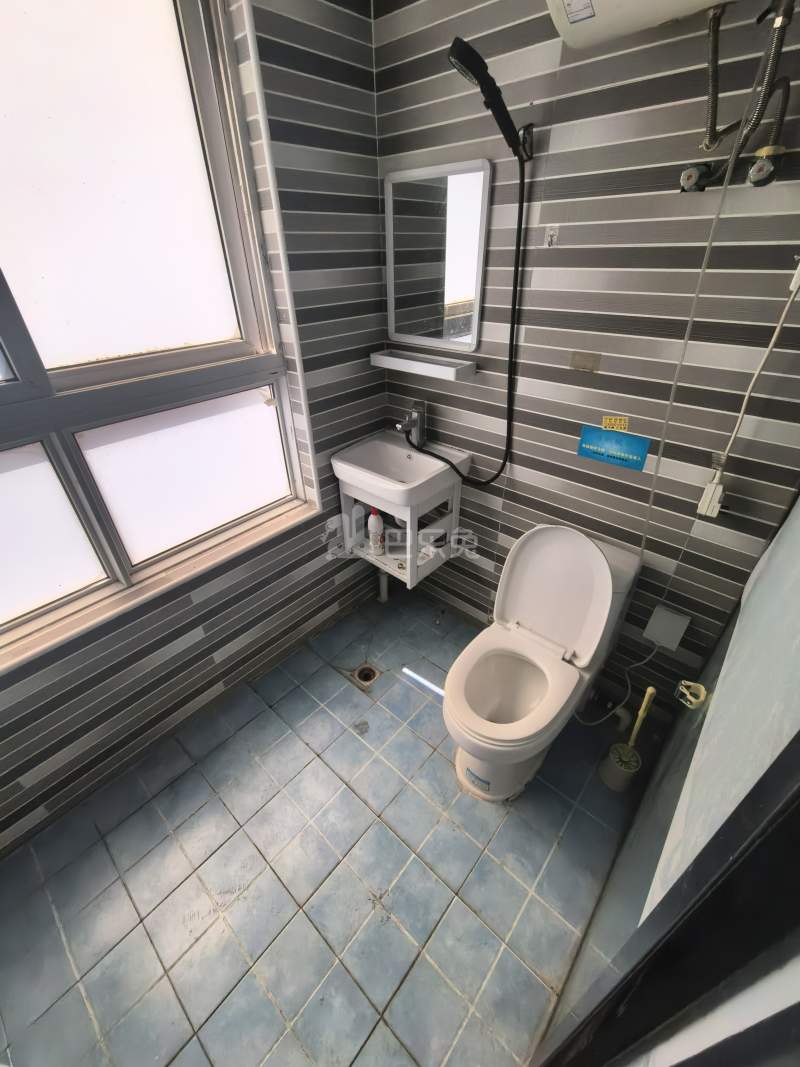 美罗家园保申苑6301256卫生间图4