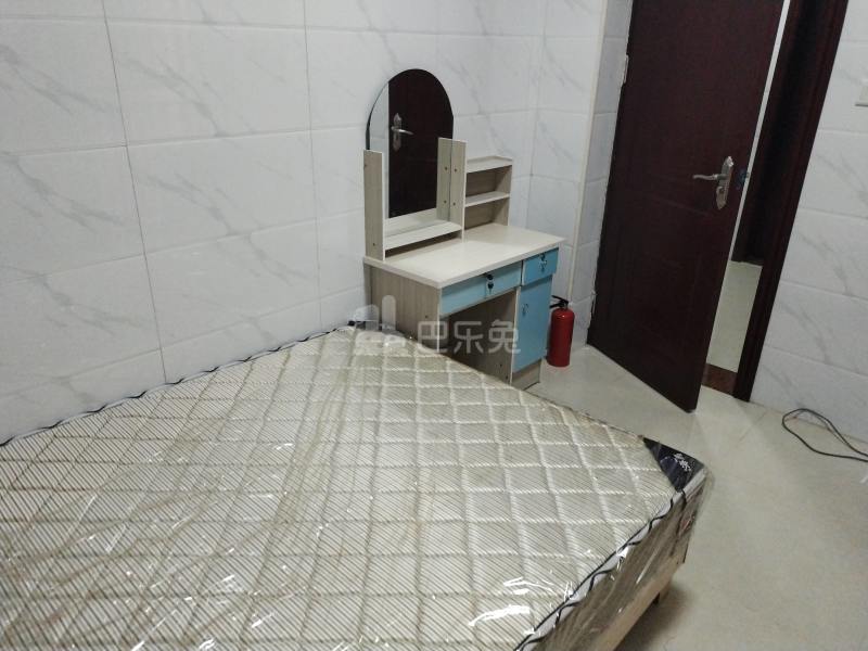 鹤边员村龙塘街四巷16号6349547卧室图7