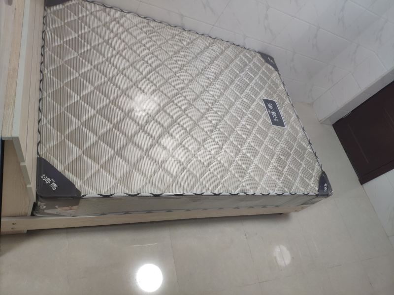 鹤边员村龙塘街四巷16号6349562卧室图1