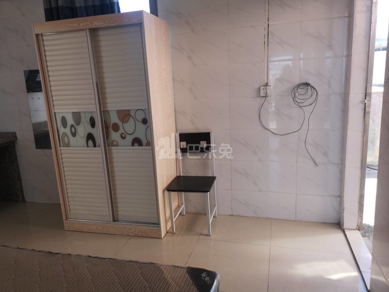 鹤边员村龙塘街四巷16号6349566卧室图2