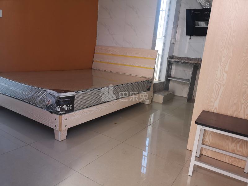 鹤边员村龙塘街四巷16号6349566卧室图0