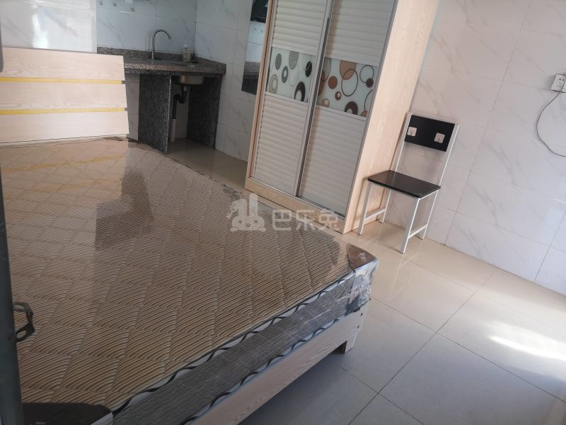 鹤边员村龙塘街四巷16号6349566卧室图1