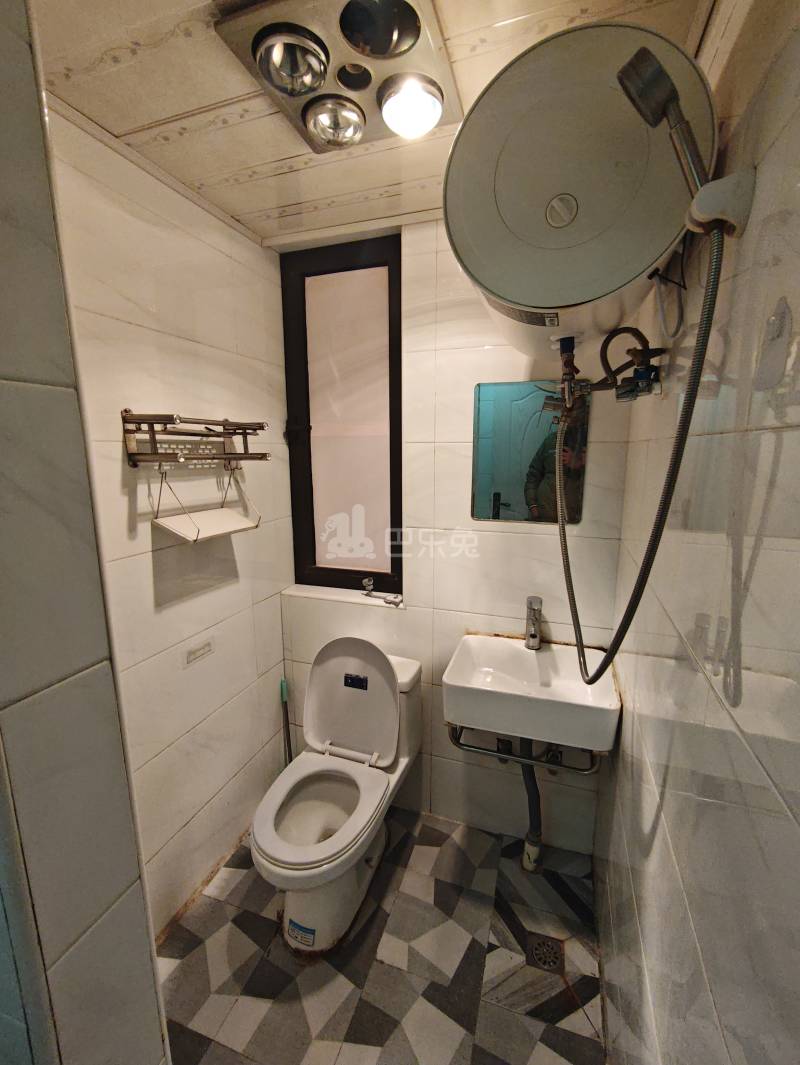 九亭家园2期启民苑6363906卫生间图5