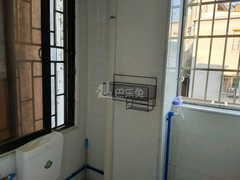 棠溪国强三巷7号6366408卫生间图8