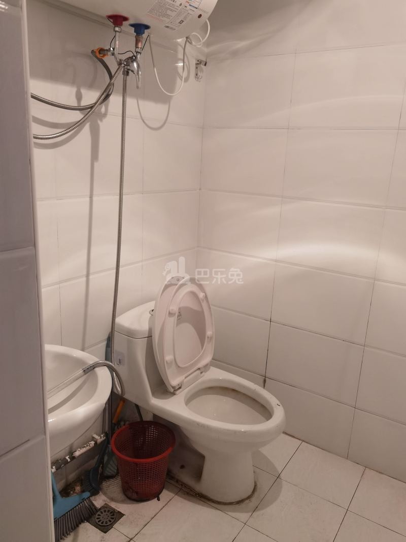 飞碟苑6377134卫生间图6