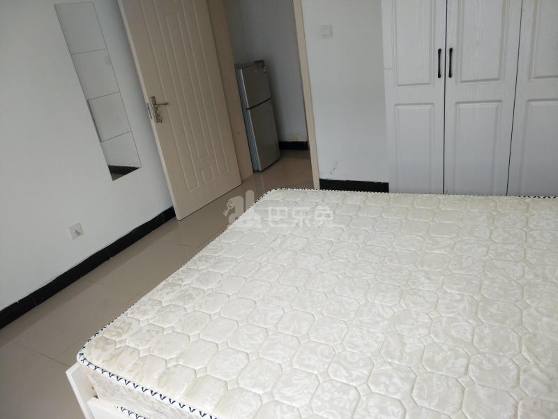 景舒苑八村6382120卧室图2