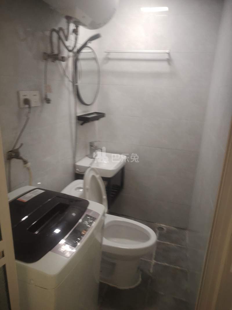 宝宸共和家园南区6384313卫生间图4