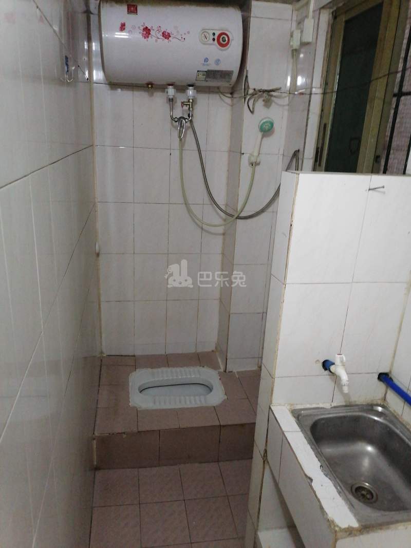 石牌村忠和里三巷1号6393777卫生间图5