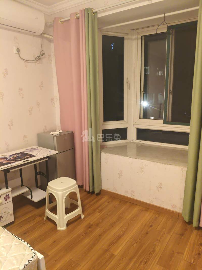 西南名苑6403086卧室窗户图7