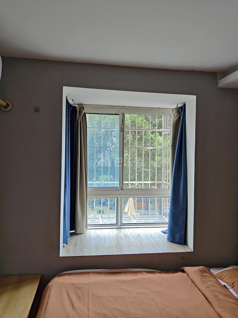 爱博三村6452298卧室窗户图8