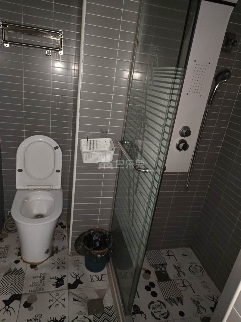 爱博三村6452298卫生间图6