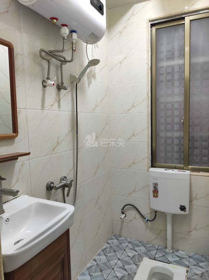 鹤边员村中街东十巷23号6452362卫生间图8