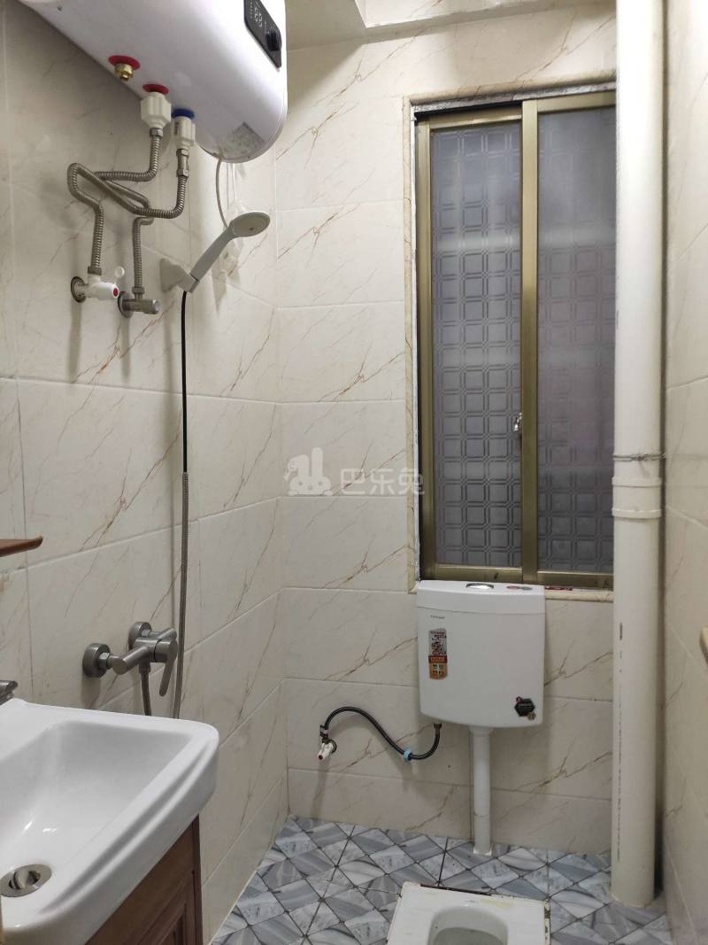 鹤边员村中街东十巷23号6452365卫生间图12