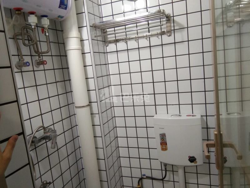 鹤边员村中街东五巷1号6492299卫生间图6