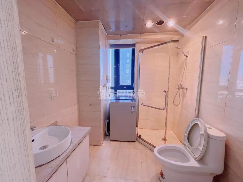 华彩国际公寓6527286卫生间图5