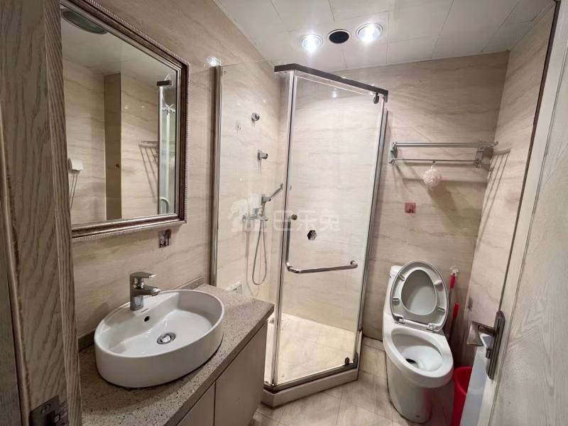 华彩国际公寓6527650卫生间图5