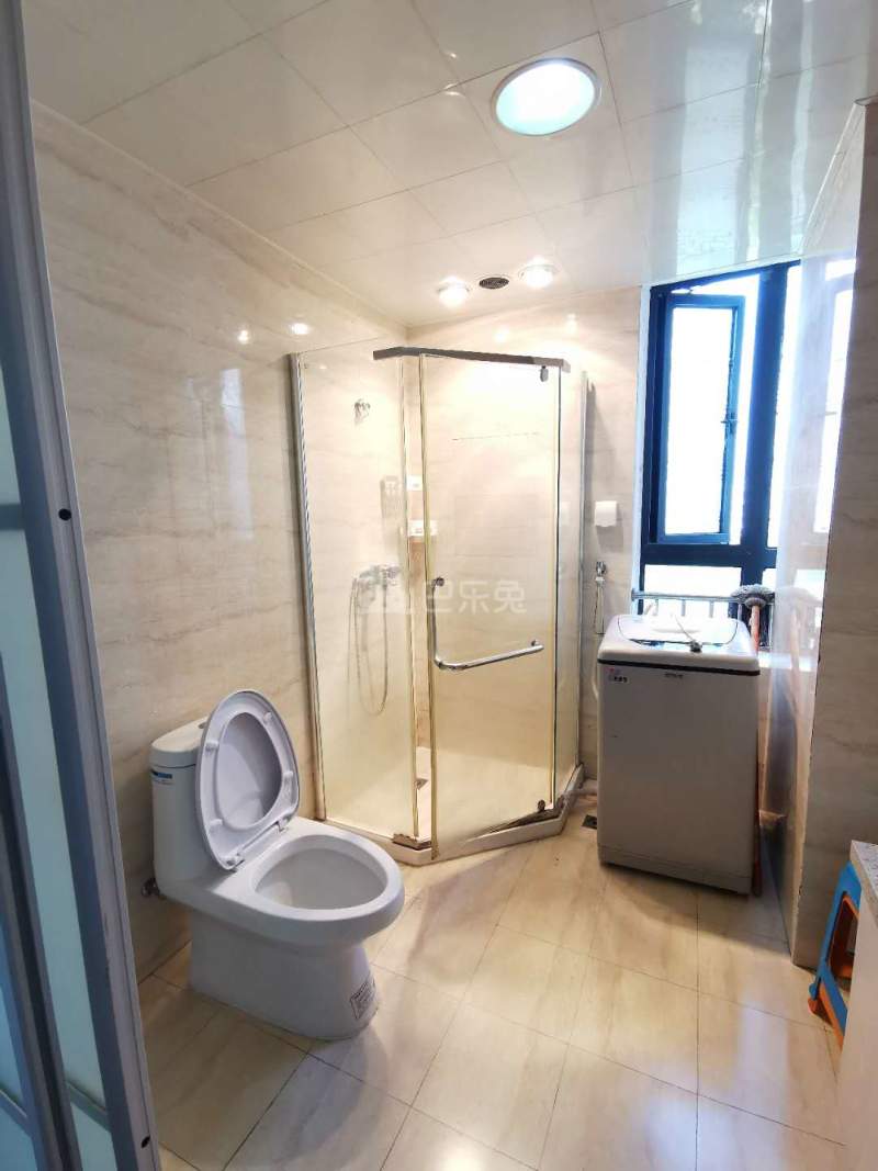 华彩国际公寓6527792卫生间图2