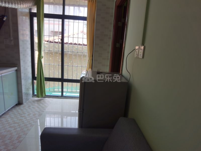 尖彭路彭西新村六街二巷2号6529419客厅图5