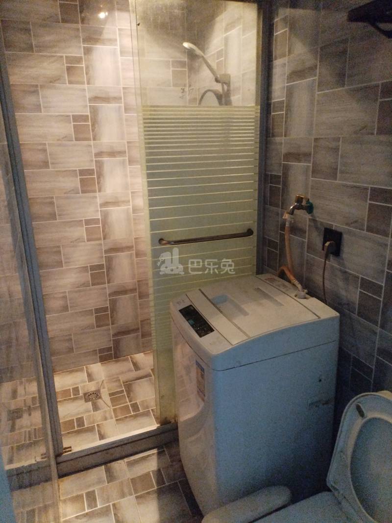 西郊协和小区6577729卫生间图4