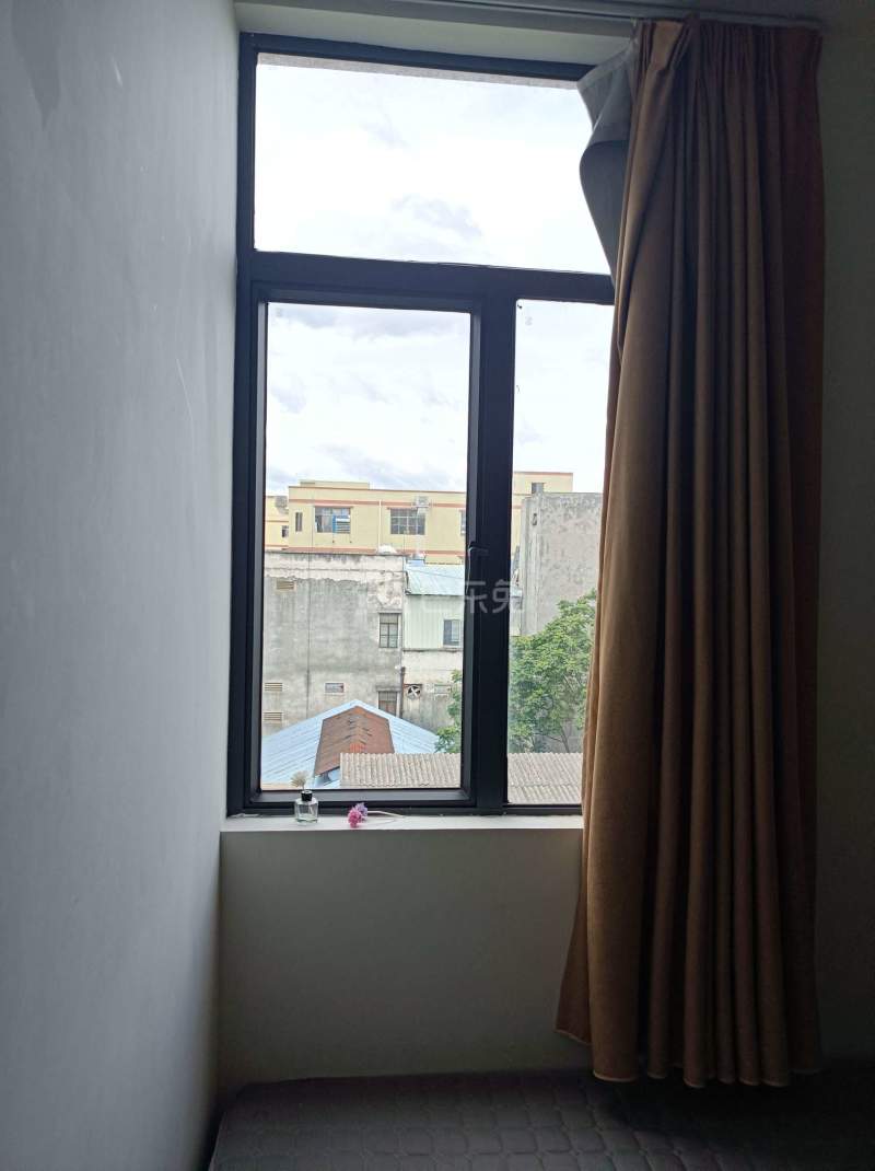 员美青年社区（鹤边员村军民东路63号）6585050卧室窗户图10