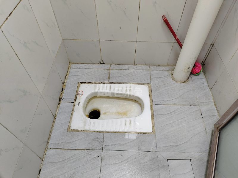 黄边村福门北四巷2号6598449卫生间图4