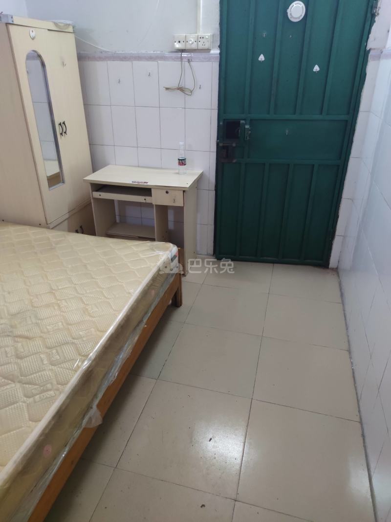 青龙大街7号6601240客厅图4