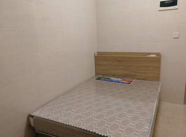 鹤边员村东街东三巷3号 