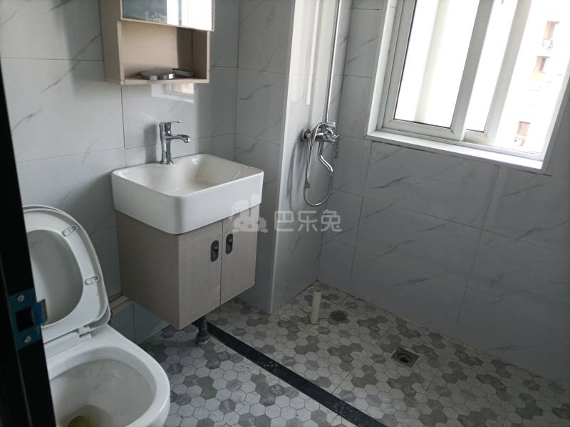 金沙湾绿地和苑一期6615781卫生间图5