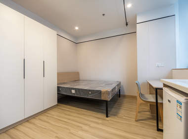 龙湖冠寓南京电子商务产业园店 1室0厅1卫