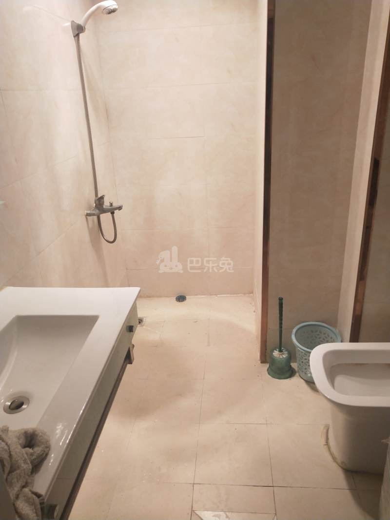 滨安小区6641821卫生间图5