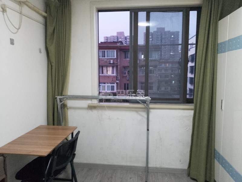 海联花苑（张虹路135弄）6664264卧室图1