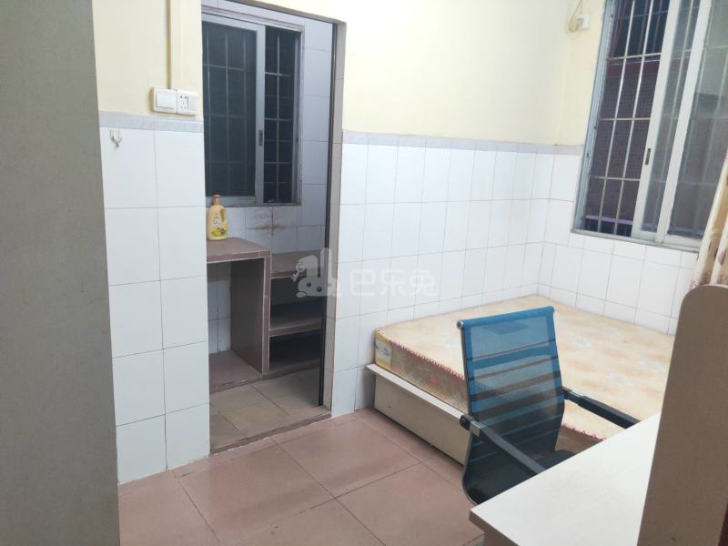 江夏村白社东街五巷9号6668807卧室图3