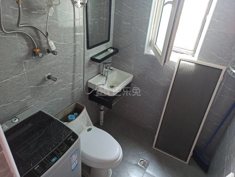 南国花园6670272卫生间图14