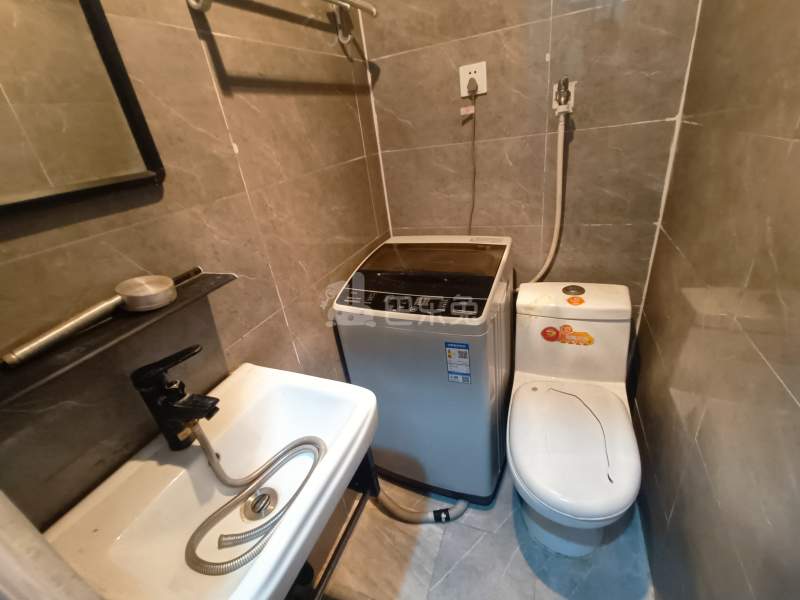 建中路126弄小区668702卫生间图11