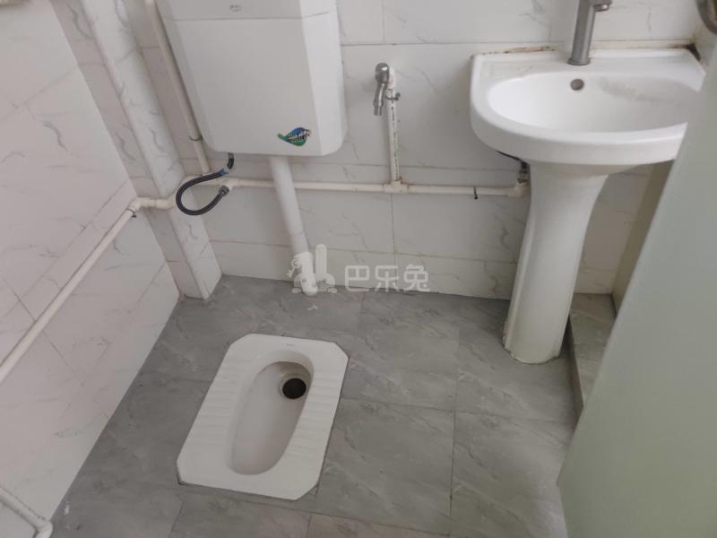 石牌塘边东街9号6696753卫生间图7