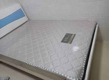 鹤边后园街四巷1号 1室1厅1卫