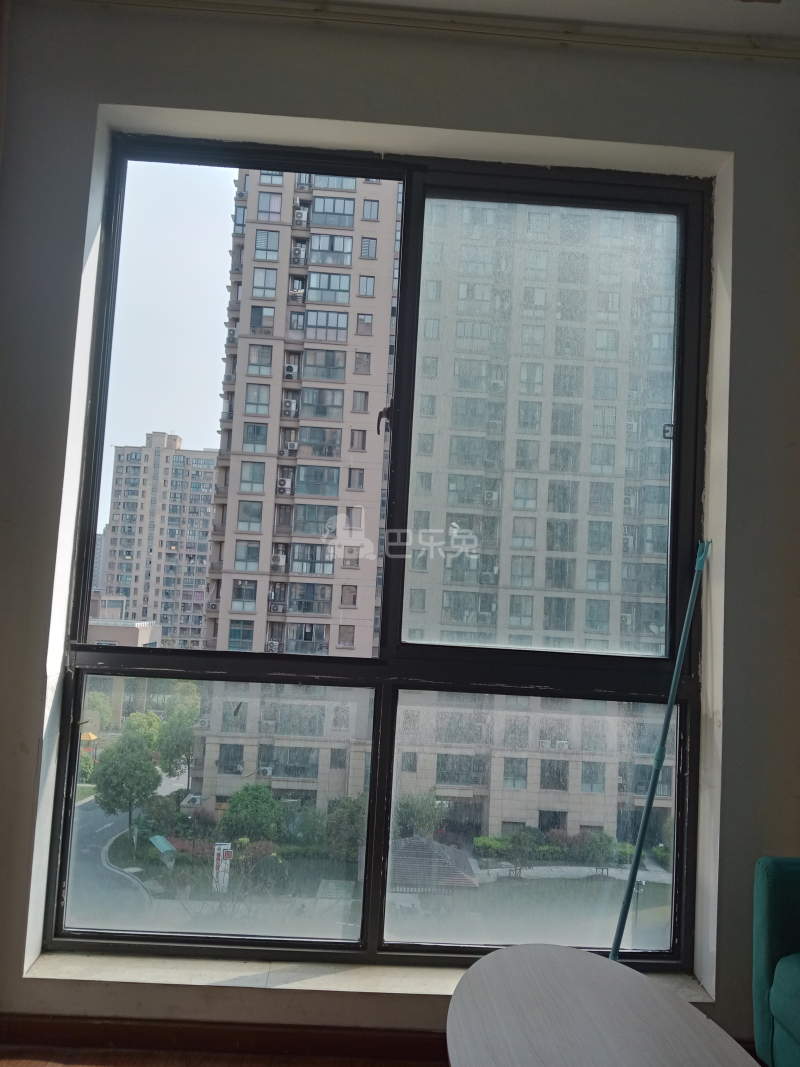 翁梅新苑二区6729875卧室窗户图12