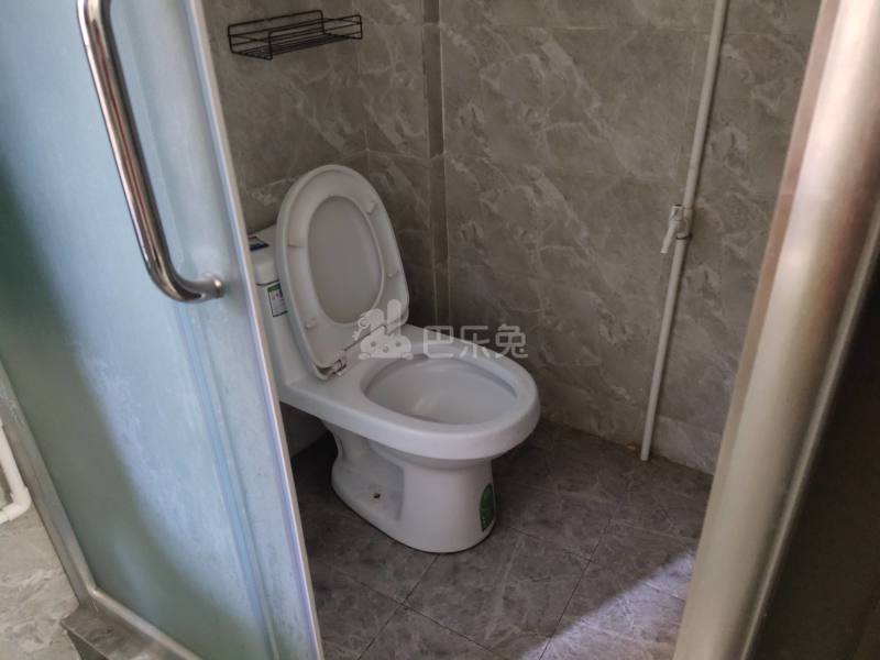 植村西北二路28号6736533卫生间图6