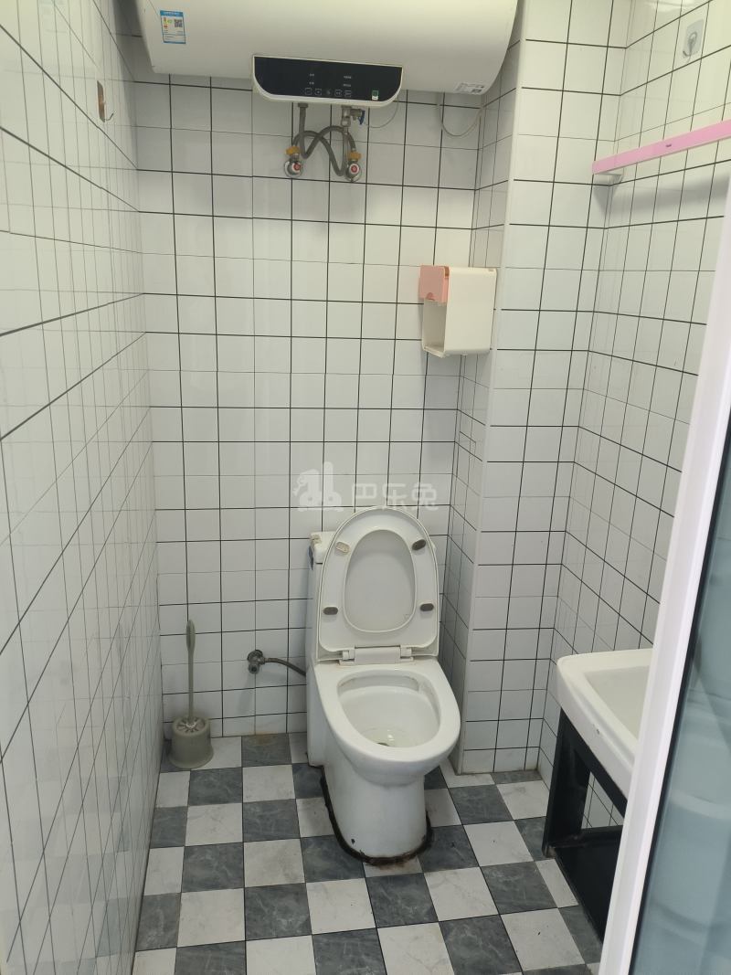 西郊家园（青浦）6758355卫生间图5