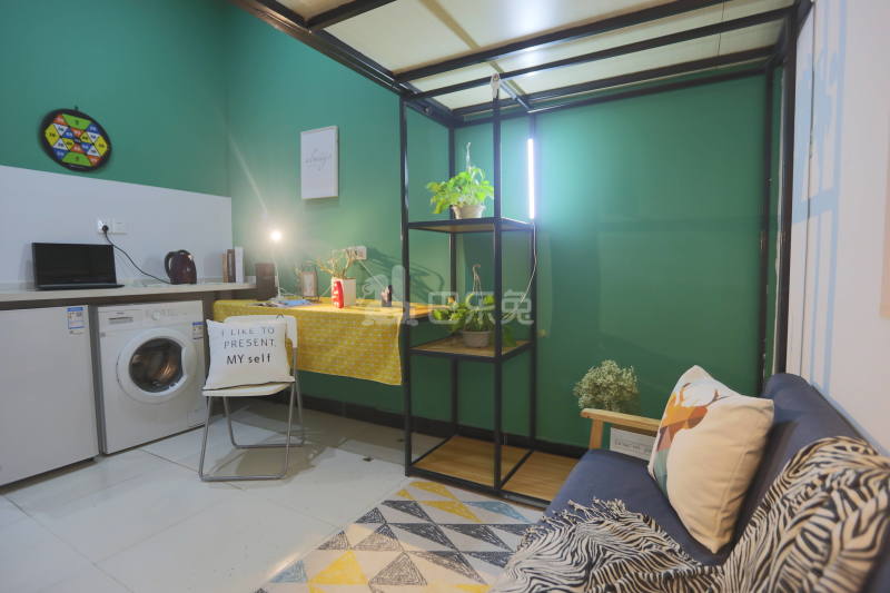 E+青年公寓（大明路店）6778727客厅图3