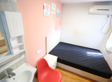 E+青年公寓（滨安路店） 1室0厅0卫