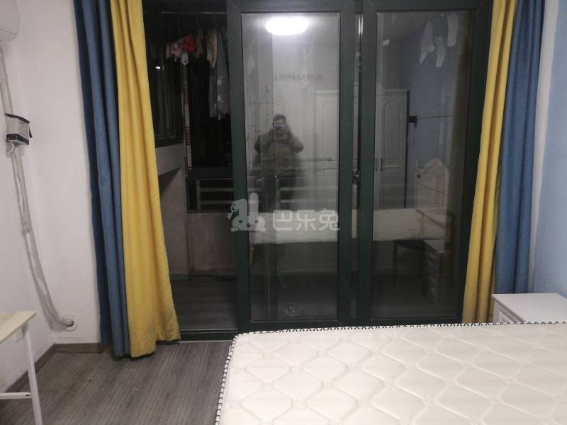 馨良苑6793015卧室窗户图8