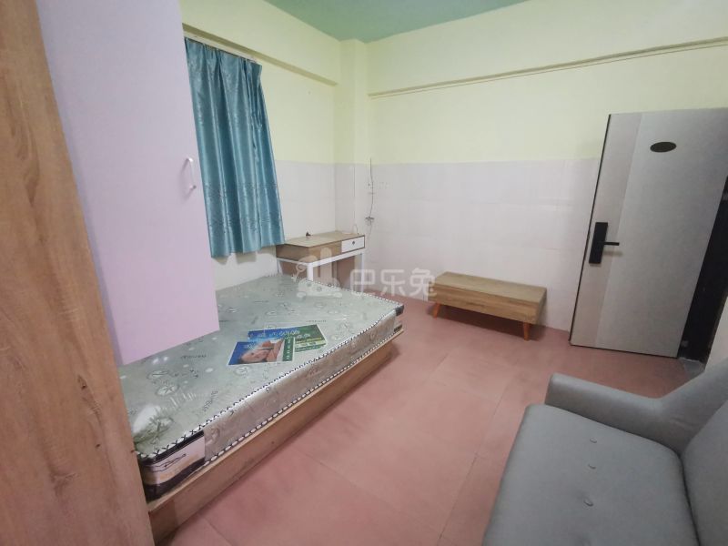 鹤边员村中街东十巷13号6801938卧室图2