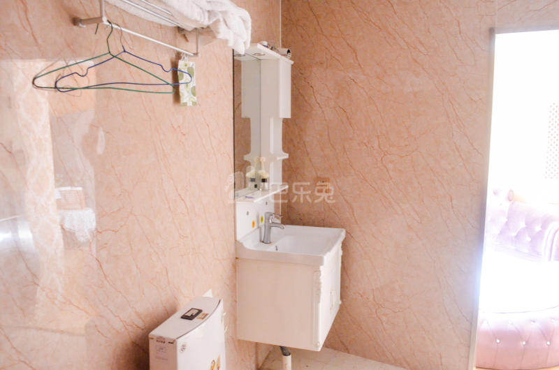 E+青年公寓（中和桥店）6812688周边环境图1