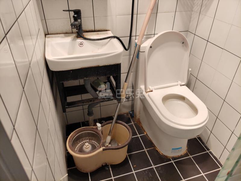 通协小区6813268卫生间图5