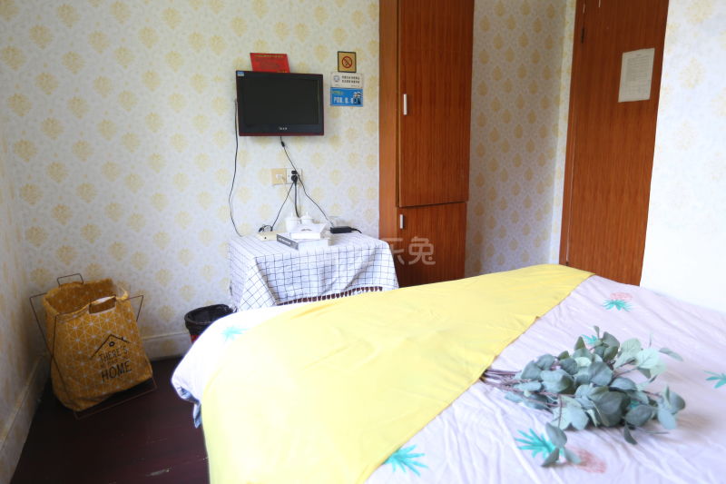 E+青年公寓西河路店6828113卧室图4