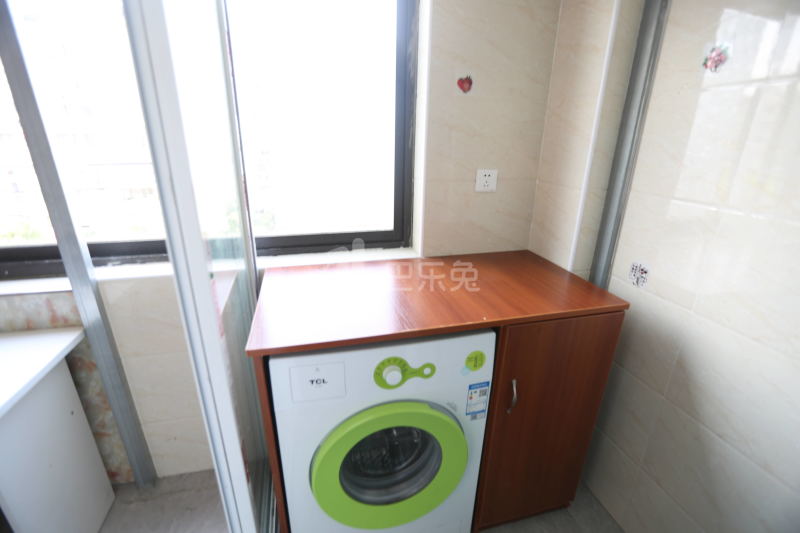 E+青年公寓金莱街店6828123周边环境图5